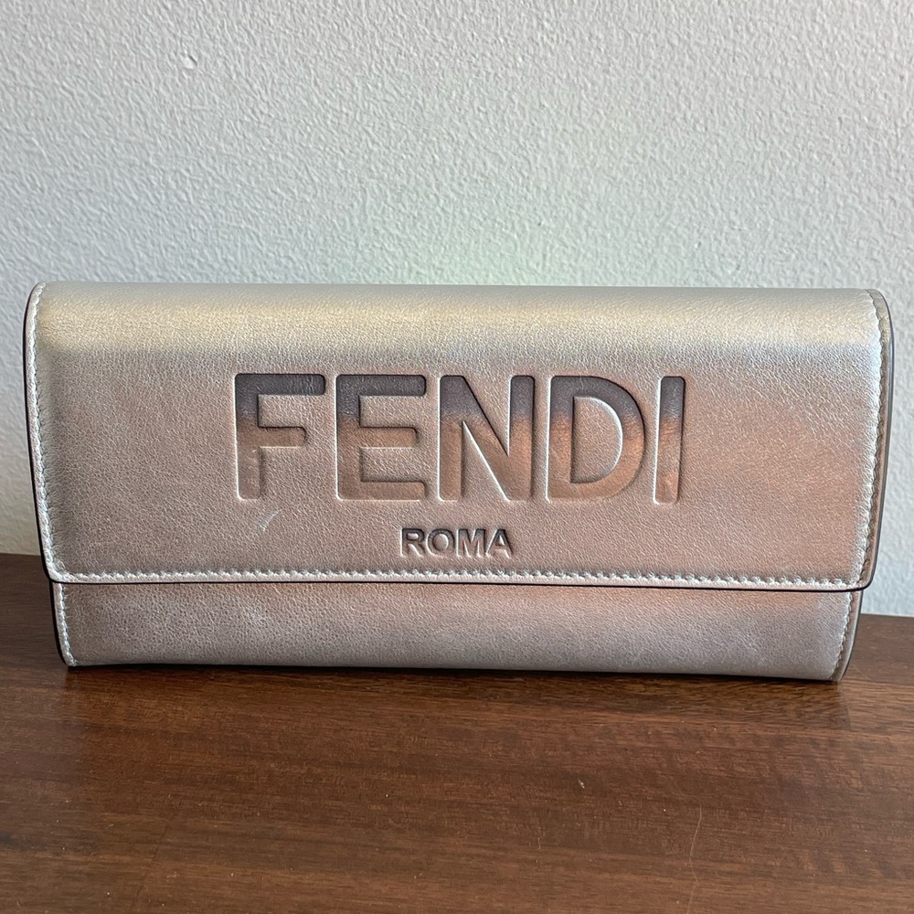 🌺EUC🌺 FENDI Roma Long Wallet Silver - Full Set!